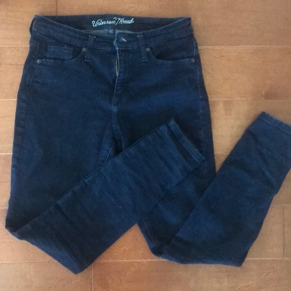 Universal Thread Size 6 28R Dark Jeans